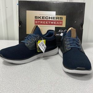NEW Skechers streetwear sneakers. Size 10.5